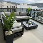 Sunhill Deluxe Maya Apartment *