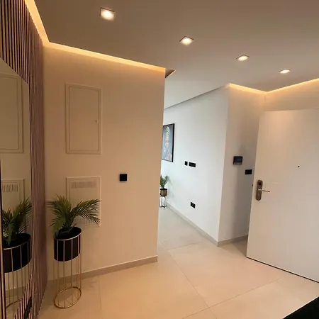 Sunhill Deluxe Maya Apartment